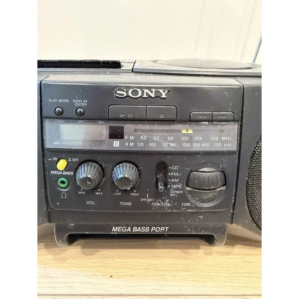 Sony CFD-V30 Cassette CD Player Radio Mega Bass. WORKS
